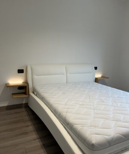Comodino in Rovere Massello